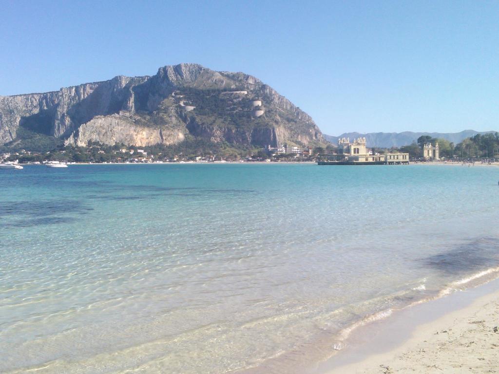 Apartment In A Villa A Mondello Exterior photo
